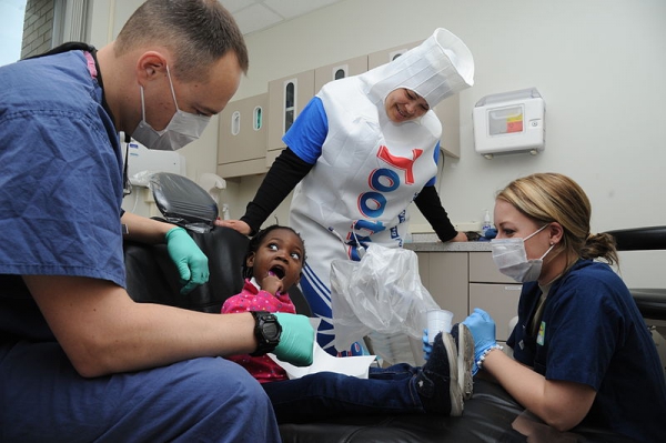 Dental_clinic_150225-F-BD983-083