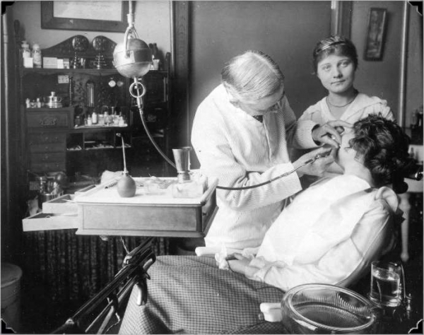 Amerikanischer Zahnarzt, ca. 1915