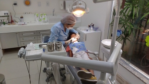 Zum Zahnarzt mit Kindern